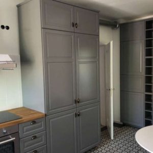 Küche mit Einbauschrank
